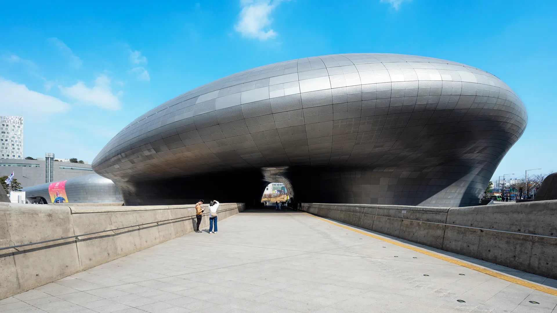 Dongdaemun Design Plaza (DDP), exterior