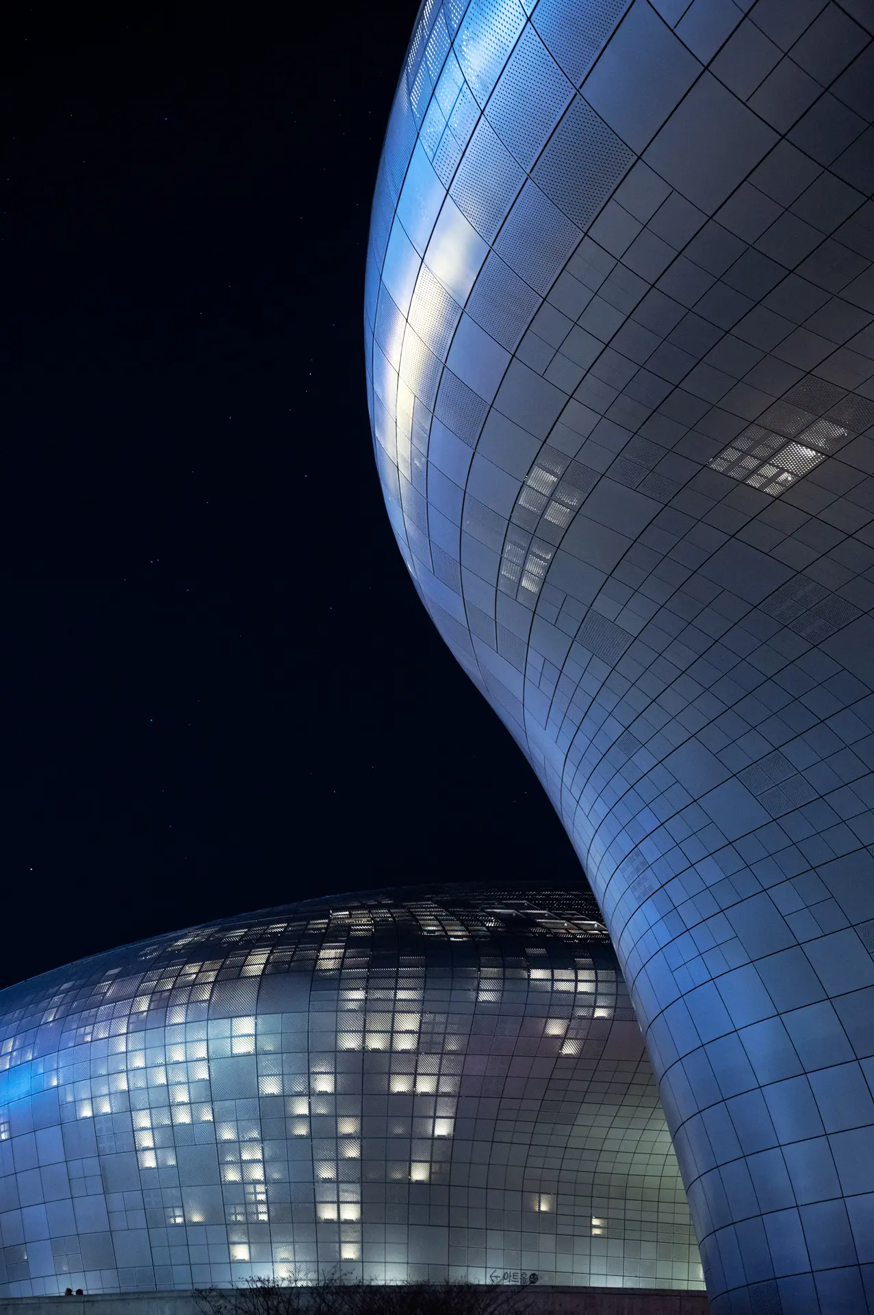 Dongdaemun Design Plaza (DDP), exterior