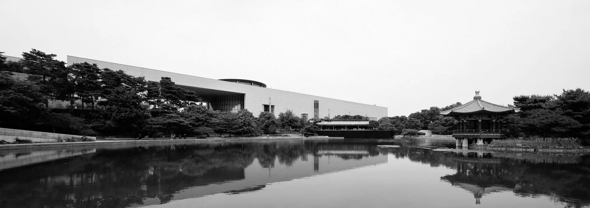 National Museum of Korea, Black and White