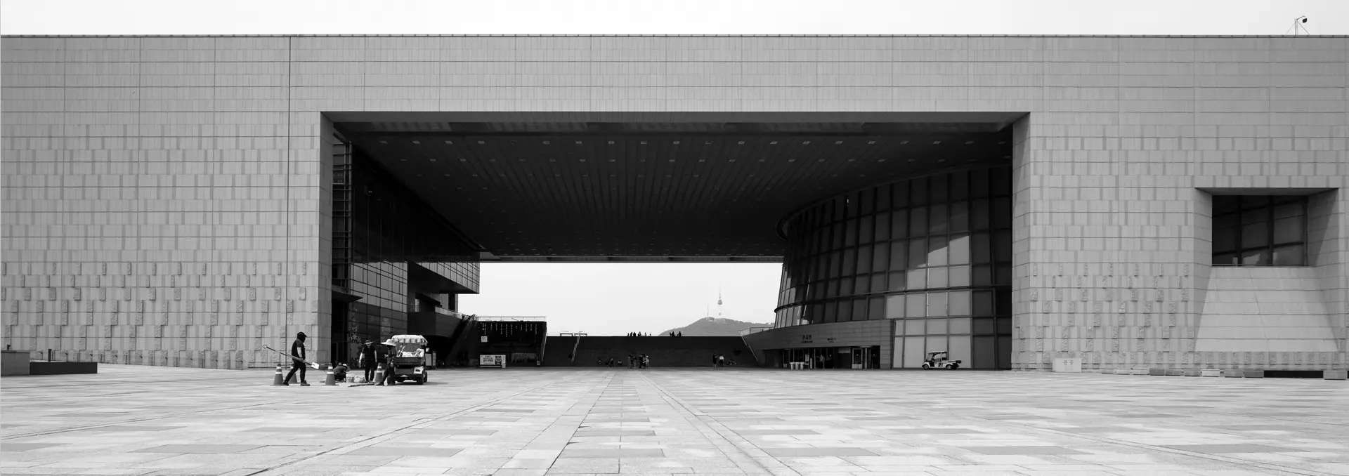 National Museum of Korea, Black and White