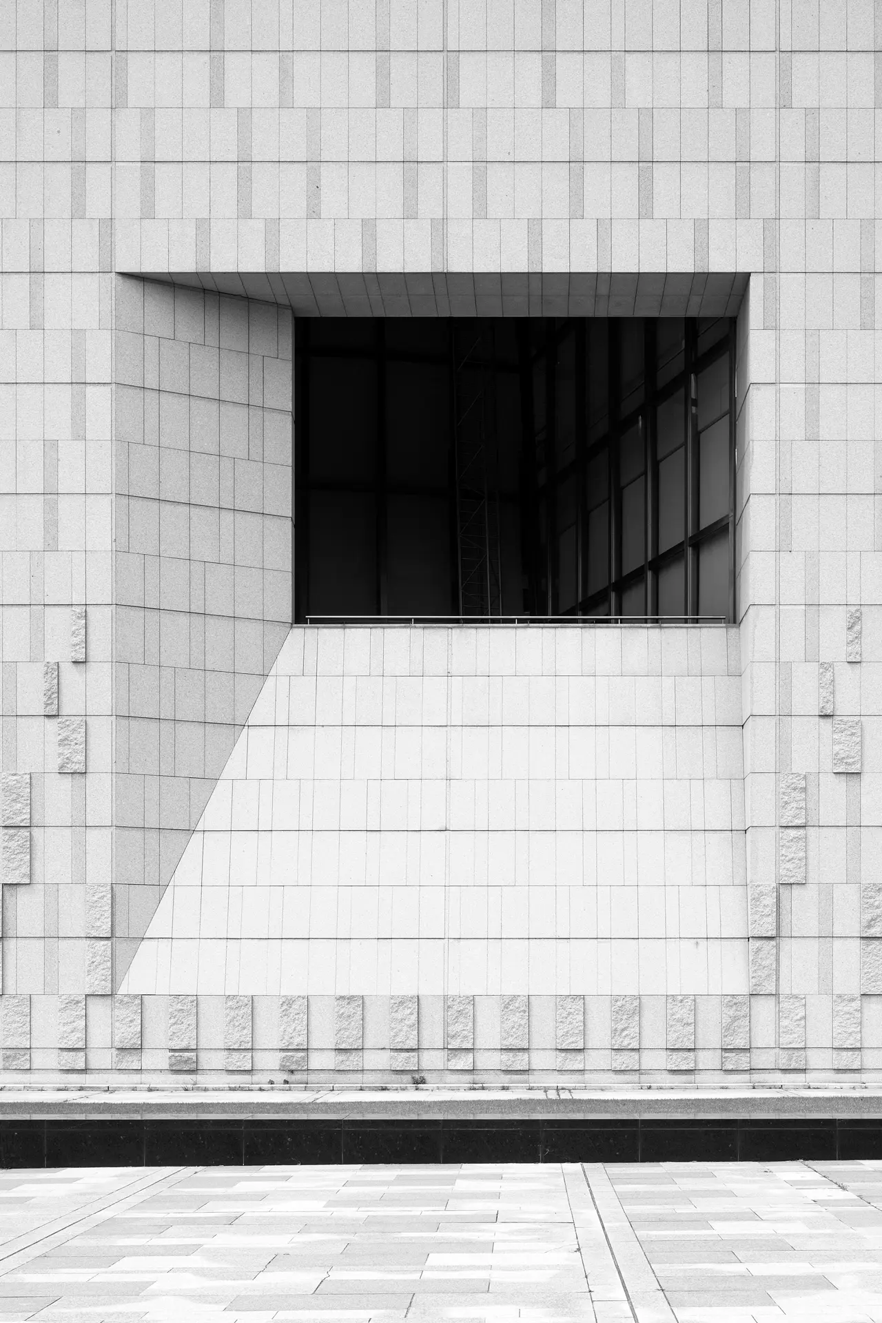 National Museum of Korea, Black and White