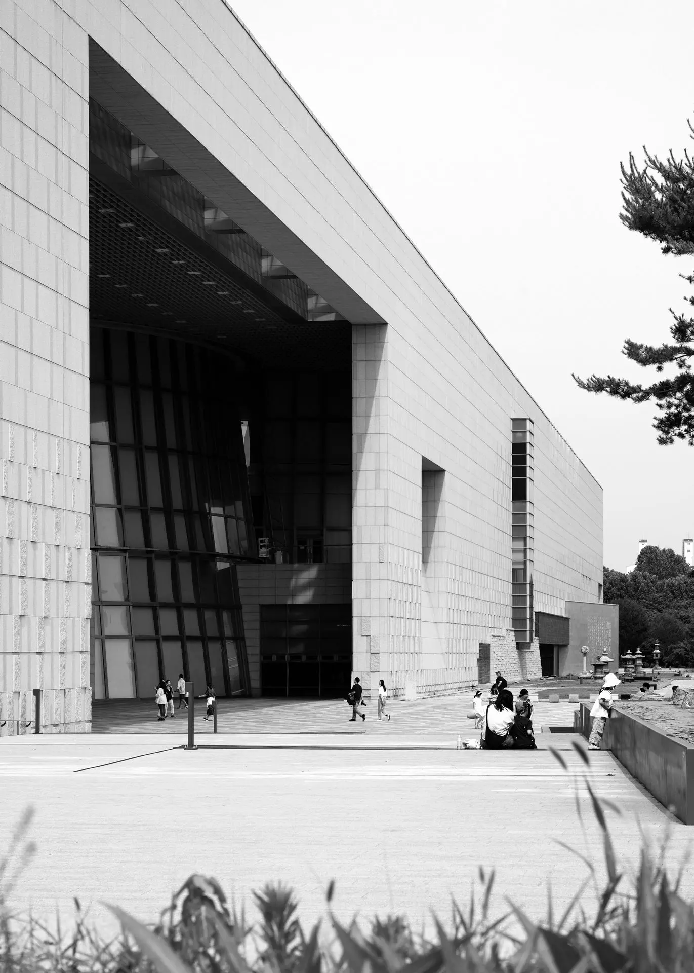 National Museum of Korea, Black and White