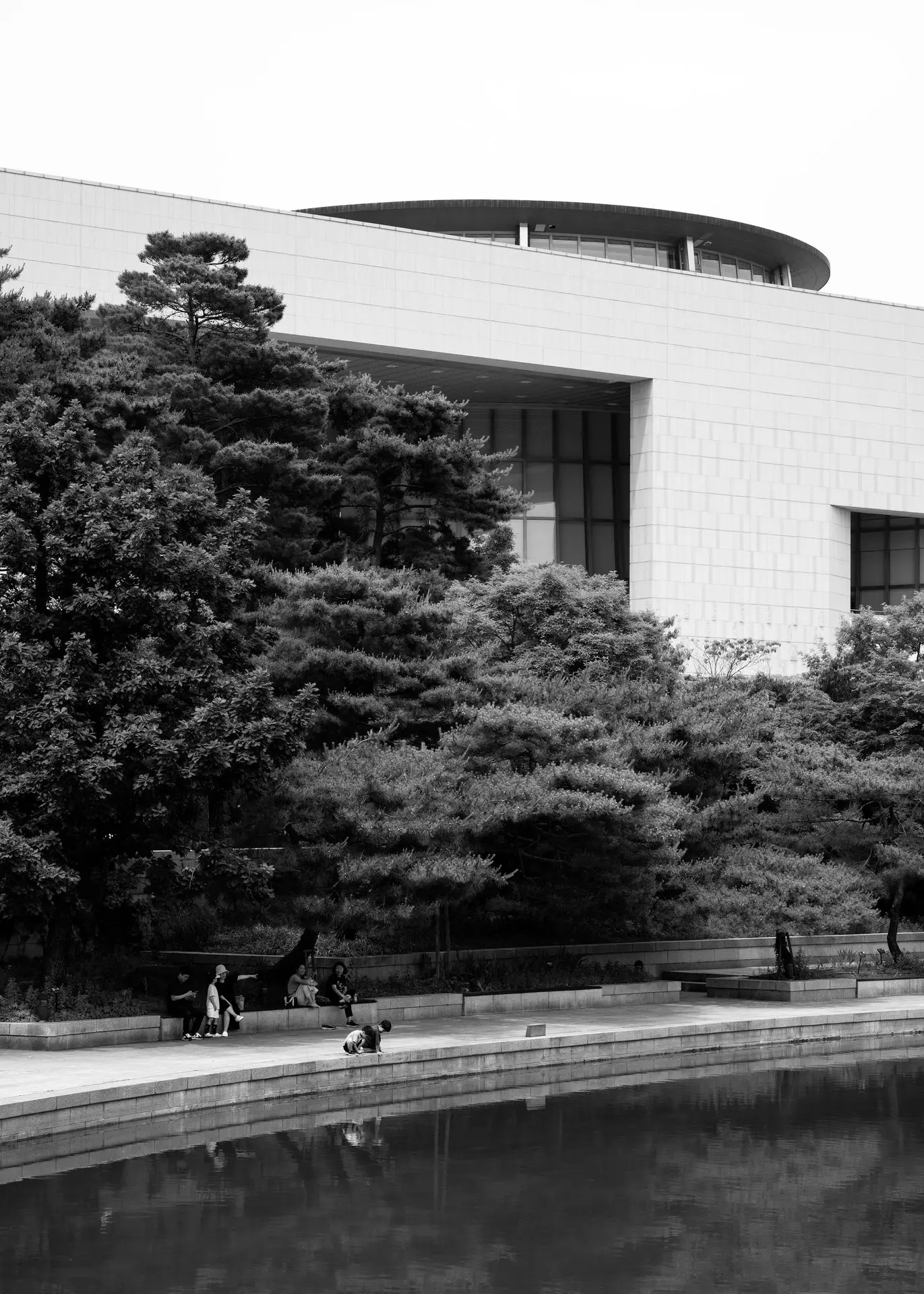 National Museum of Korea, Black and White