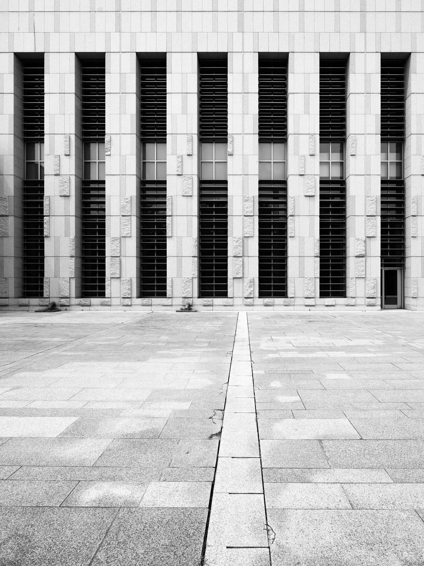 National Museum of Korea, Black and White